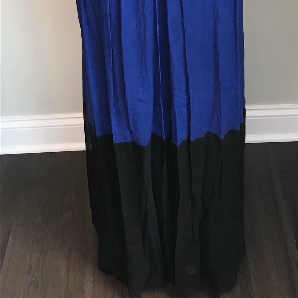 Gown - Picture 6 of 7